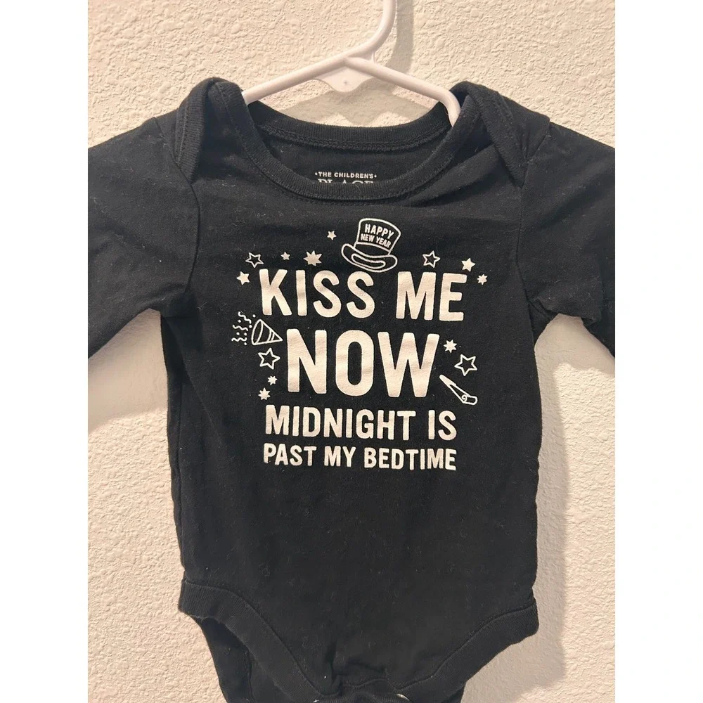 The Childrens Place Baby Black Long Sleeve New Years‎ Onesie 0-3 Months